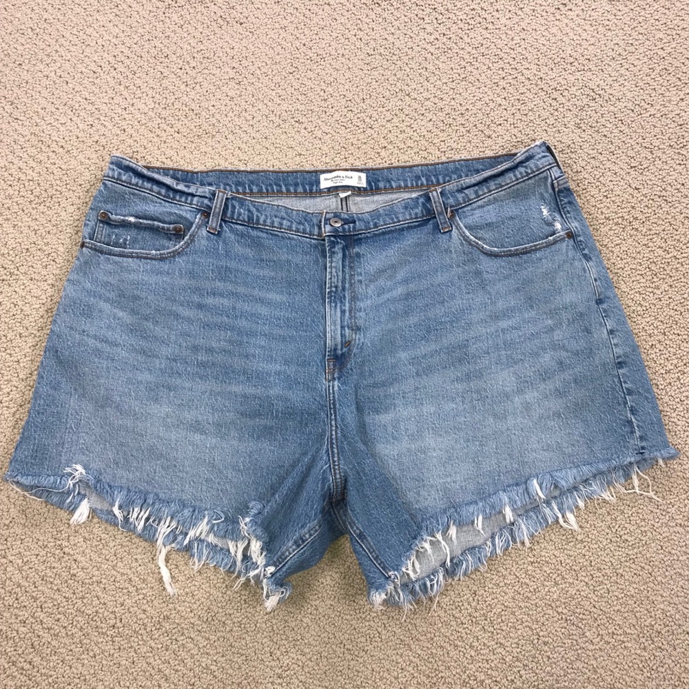 Abercrombie & Fitch Dadโ Short High Rise Curve Love Denim Distressed Size 36/22